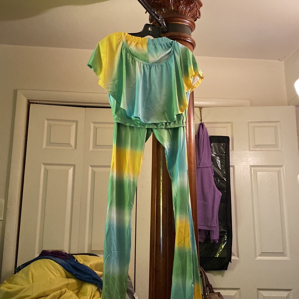 Yellow and green nice 2 PCs pant suit off the shoulders - Picture 4 of 8